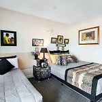 Airport Riverview Motel