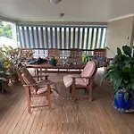 4Br Exec Large House Close To Shops,Train & Buses