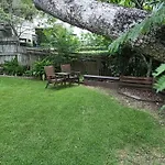 Adorable Private 2 Bedroom Guest Suite + Pool