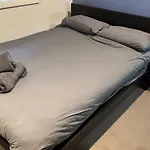 4Br Exec Large House Close To Shops,Train & Buses