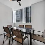 J24B - Bulimba Home From Home