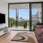 Newly Built 1 Bedroom Apartment - 6 Min To City - Sleeps 6 - Smart Tv Netflix - Wifi