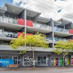 Urban Comfort Apt With Pool And Car Park