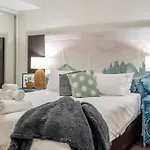 Urban Comfort Apt With Pool And Car Park