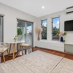 The Hampton Retreat - 6Br 16 Guest Pet Friendly House