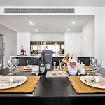 Riverview 2br Delicate Apt, 1min To Train Station