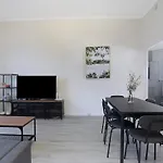 City Centre Comfort - Your Home In Vibrant Brisbane