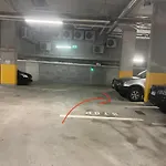 Sunny 1B In Heart Of South Bris