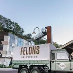 Top Floor! 2Bed/2Bath/1Car/Pool ~ Views ~ Cbd