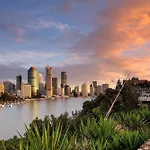 Explore Bne From Our Cute 1-Bed Apartment In South Brisbane