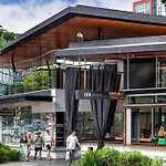 Central & Stylish! 1Bed/1Bath/1Car ~ 5 Mins To Cbd