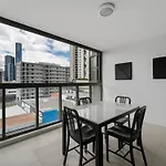 Discover Urban Bliss In Our 1-Bedroom King Bed Apartment! City Views And Cultural Gems