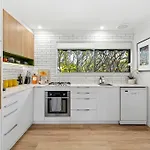 The Sanctuary! 1bed, 1bath, 1car, Pool~teneriffe Apartment