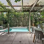 Apartment The Sanctuary! 1bed, 1bath, 1car, Pool~teneriffe *