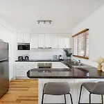 Charming 2-Bed Home With Spacious Backyard & Bbq