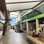 Top-Floor Luxe Stay In The City Free Parking, Pool, Gym, Wifi