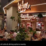 Top-Floor Luxe Stay In The City Free Parking, Pool, Gym, Wifi