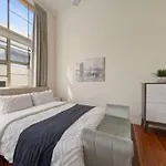 Cool New Yorker Cbd Apartment