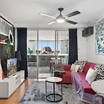 Retro Chic Vibes, Tropical Pool & Prime Location Brisbane