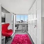 Retro Chic Vibes, Tropical Pool & Prime Location Apartment