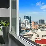 Retro Chic Vibes, Tropical Pool & Prime Location *