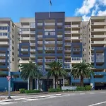 Retro Chic Vibes, Tropical Pool & Prime Location * Brisbane