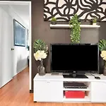 Retro Chic Vibes, Tropical Pool & Prime Location * Brisbane