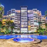 Retro Chic Vibes, Tropical Pool & Prime Location * Brisbane