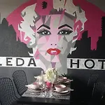 Retro Chic Vibes, Tropical Pool & Prime Location Brisbane