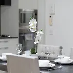 South 2b2b Apt&parking M6 * Brisbane