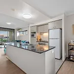 Superb 2Bed 2Bath 1Car Views Cbd