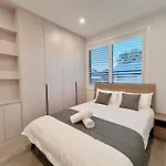 Modern Comfort In Macgregor Villa Brisbane