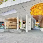 Modern Mountain View Apartment - South Brisbane