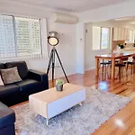 Family Cozy Retreat Near Westfield