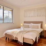 Family Cozy Retreat Near Westfield