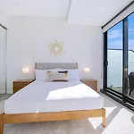 Top Of Spring Hill - Balcony Bliss And Poolside Escape