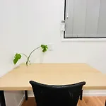 Modern 2 Bedrooms House Close To Qeii Hospital & Grifith Uni