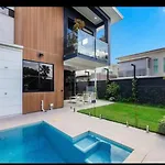 Urban Oasis In Bulimba Guest House