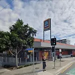 Modern 3Br Riverside Apt W Parking Near Shops And Park