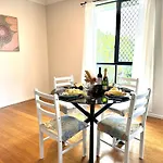 Peaceful Share Suite In Coopers Plains