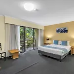 Quiet Unit In Leafy Hotel By Custom Bnb Hosting