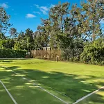 Quiet Unit In Leafy Hotel By Custom Bnb Hosting