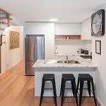 2 Bed Apartment Metres From Bulimba Ferry On Oxford Street