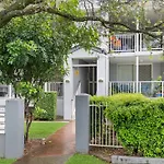 Spacious 3Bdroom Entertaining Unit Close To City, Cafes And Shops