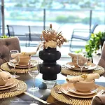 Spacious River View Escape With Free Secure Park - 2Br, 2Ba And Sofa Bed