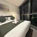 2B2B Retreat Land Mark In Brisbane City Queens Wharf