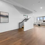Apartment 1 Bedroom In Queens Wharf