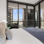 1 Bedroom In Queens Wharf