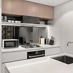 1 Bedroom In Queens Wharf Apartment *