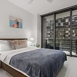 1 Bedroom In Queens Wharf